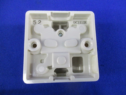 アース付角形コンセント(3個入) DC1111E