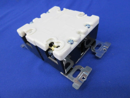接地3P30A埋込コンセント WF1430K