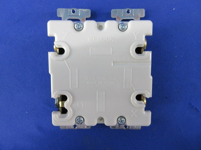 接地3P30A埋込コンセント WF1430K