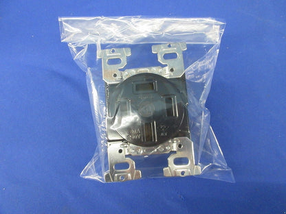 接地3P30A埋込コンセント WF1430K