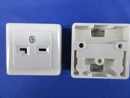 20A250V接地コンセント(7個入) MR2761