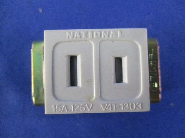 埋込扉付コンセント(3個入)(汚れ有)National WN1051