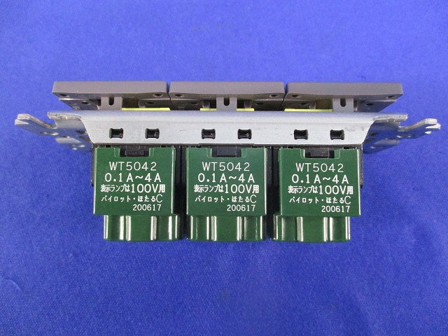 埋込パイロット・ほたるトリプルスイッチ(ライトブロンズ) WTT5342F2