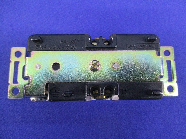 複式埋込コンセント2P15A125V(変色有) 7110GD