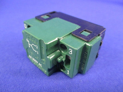 埋込パイロット･ホタルスイッチC(3路)(2個入) WT5042