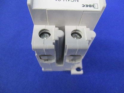サーキットプロテクタ 1A2P NC1V-2121