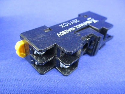 表面接続角型ソケット 5ピン(3個入) P2RF-05
