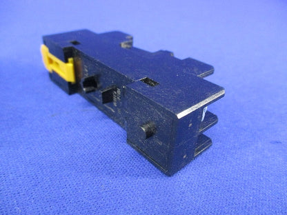 表面接続角型ソケット 5ピン(3個入) P2RF-05