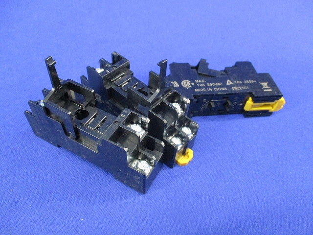 表面接続角型ソケット 5ピン(3個入) P2RFZ-05