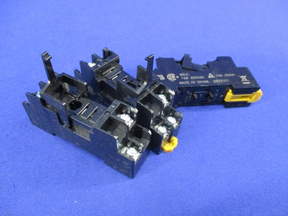 表面接続角型ソケット 5ピン(3個入) P2RFZ-05