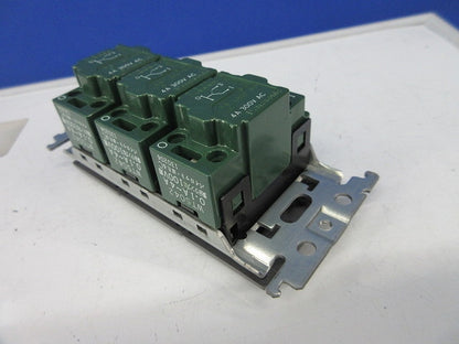 埋込パイロット・ほたるトリプルスイッチＣ WTT5342