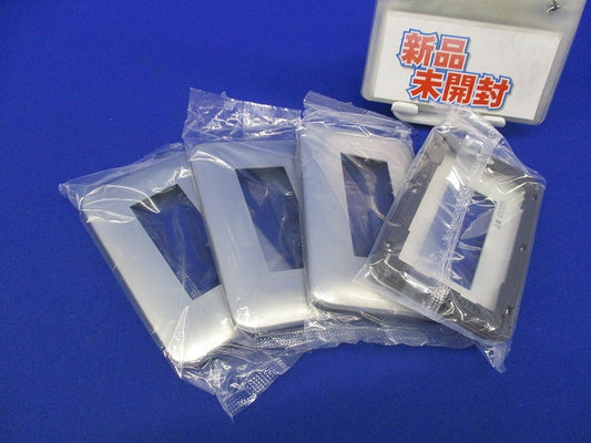 コンセントプレート3コ用ラウンド(4枚入)(ウォームシルバー) WTX7003