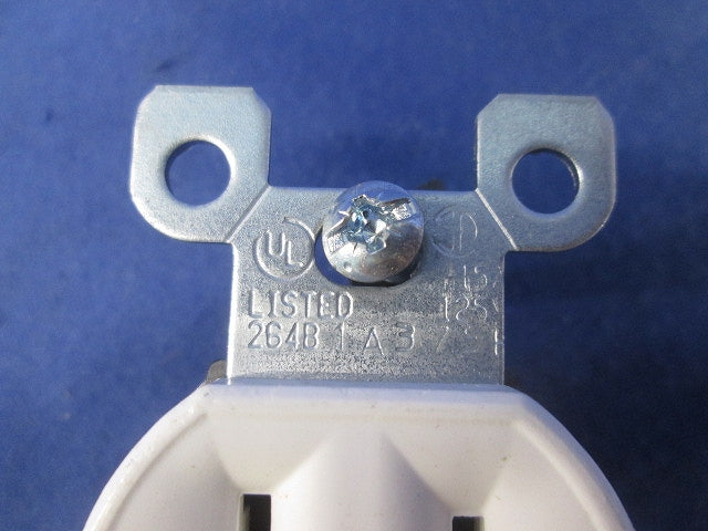 15A125VNEMA5-15R 接地極付二重コンセント(ホワイト)(2個入) 5320-WCP