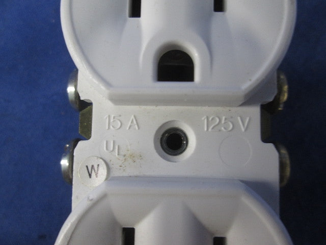 15A125VNEMA5-15R 接地極付二重コンセント(ホワイト)(2個入) 5320-WCP