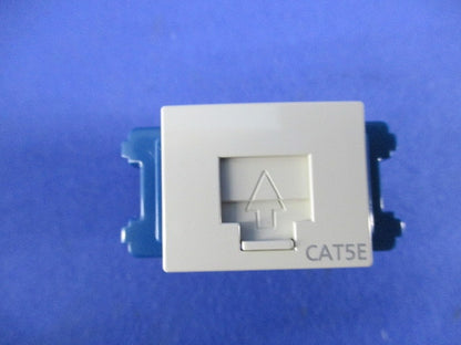 情報モジュラジャック CAT5E・埋込型(3個入) NR3160
