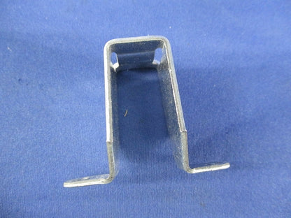 軽みぞ形鋼用ボックス支持金具(15個入) T38U