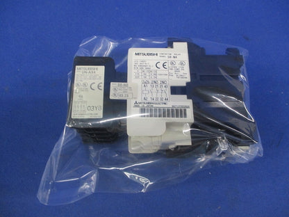 電磁継電器 (本体SR-N4 + 補助接点UN-AX4)200V SR-N8