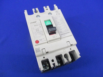 ノーヒューズ遮断器3P30A NF63-CV