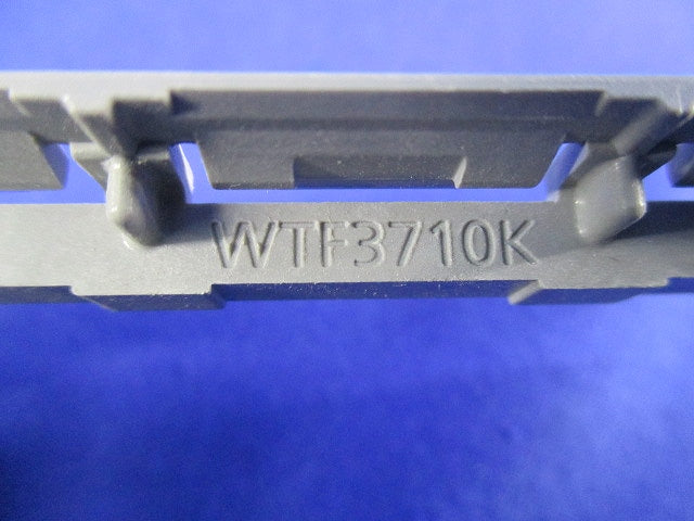埋込絶縁コンセント取付枠(20個入) WTF3710K