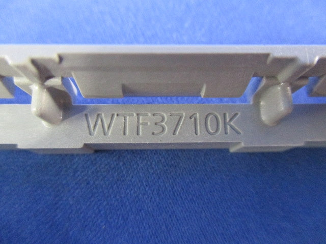 埋込絶縁コンセント取付枠(13個入) WTF3710K