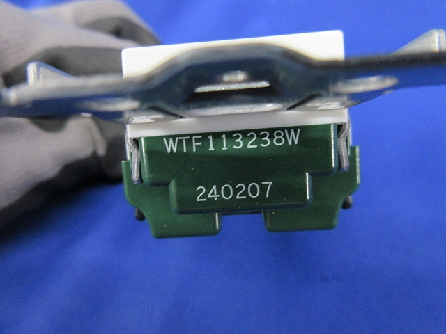 埋込アースターミナル付接地ダブルコンセント(4個入) WTF113238W
