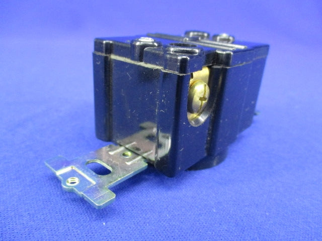 2P30A埋込コンセント MU2813