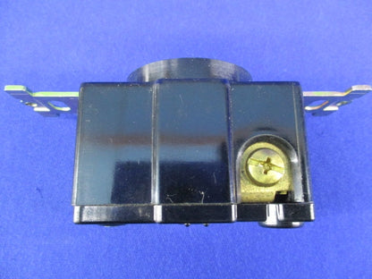 2P30A埋込コンセント MU2813