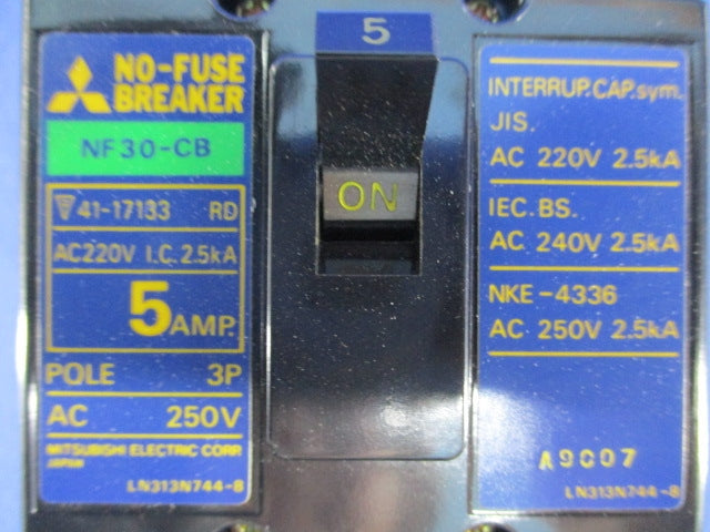 ノーヒューズブレーカ3P5A(ジャンク品) NF30-CB