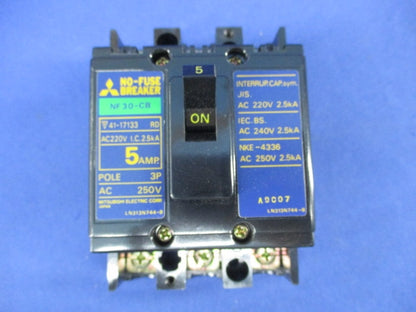 ノーヒューズブレーカ3P5A(ジャンク品) NF30-CB