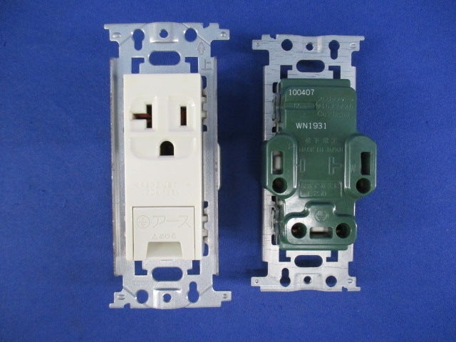 15A・20A兼用埋込アースターミナル付接地コンセント(4個入) WN1931