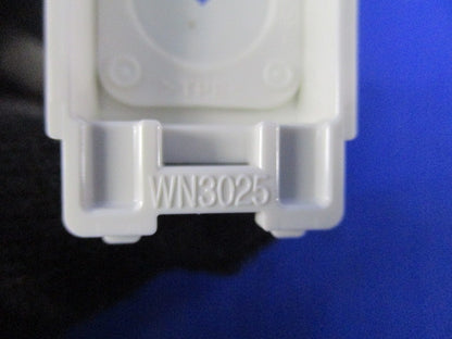 埋込通線チップ(ブッシング付)(5個入)(ホワイト) WN3025