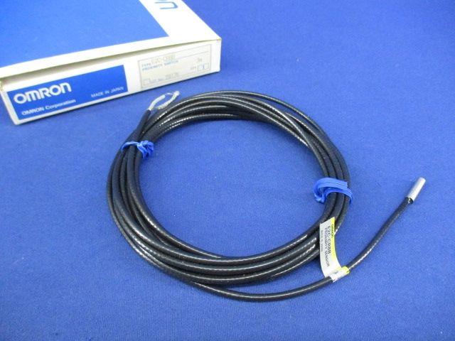アンプ分離近接センサ3m E2C-CR8B