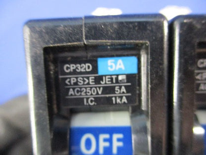 サーキットプロテクタ2P5A CP32D