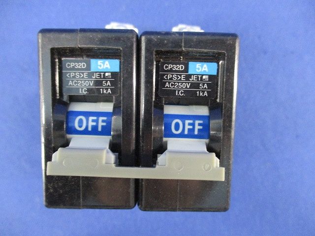 サーキットプロテクタ2P5A CP32D