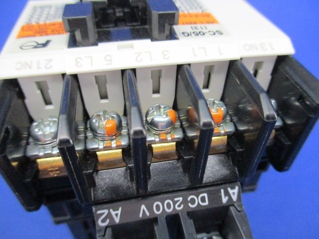 電磁開閉器 1.4A-2.2A DC200V SC-05/G+TK-0N