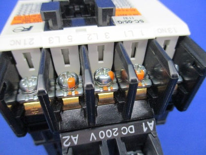 電磁開閉器 1.4A-2.2A DC200V SC-05/G+TK-0N