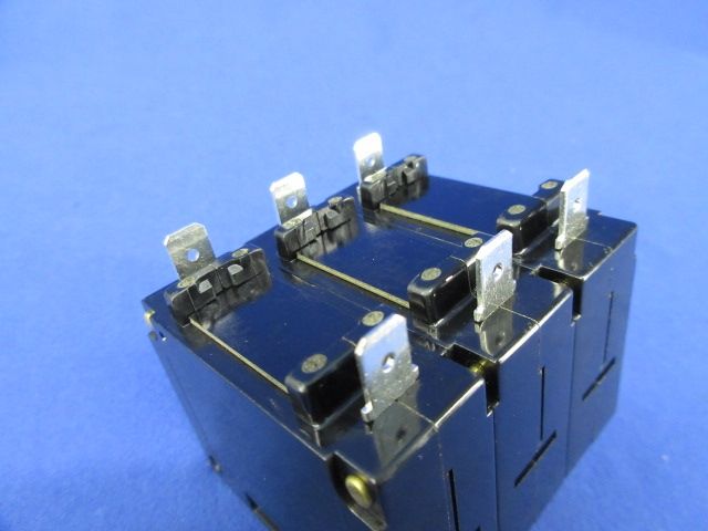 サーキットプロテクタ 1A NRAS3100