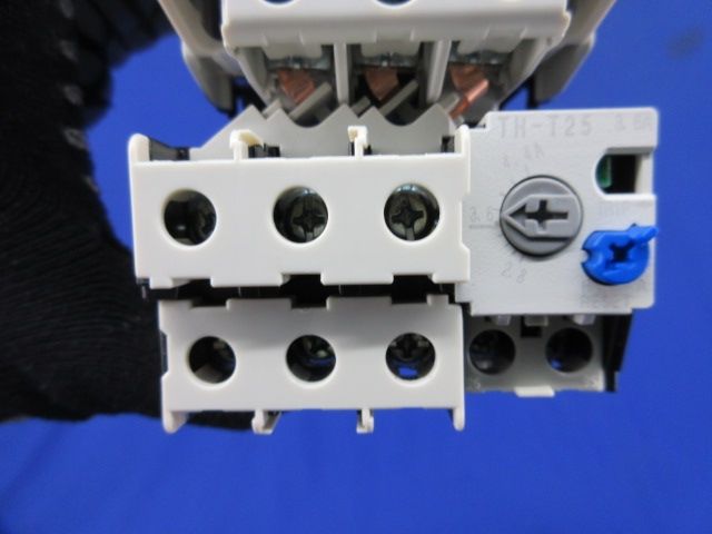 開放形電磁開閉器 2.8A-4.4A S-T21+TH-T25