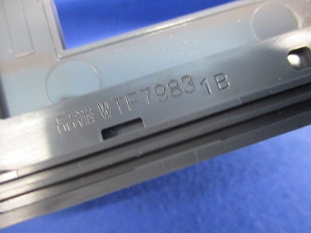 防雨薄型コンセントガードプレート3コ用(簡易鍵付) WTF7983