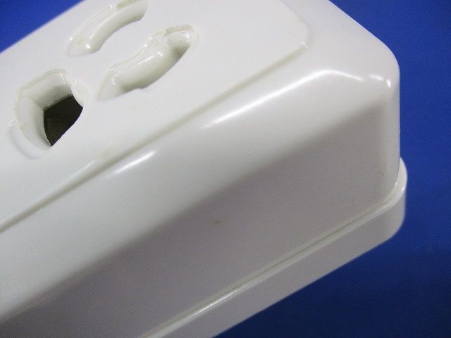 抜け止め接地ダブルコンセント(4個入)(未使用品)(キズ・汚れ有) WK3064