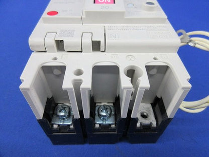 ノーヒューズブレーカ3P20A(単3中性線欠相保護付)ビス不足 NF63-NCV