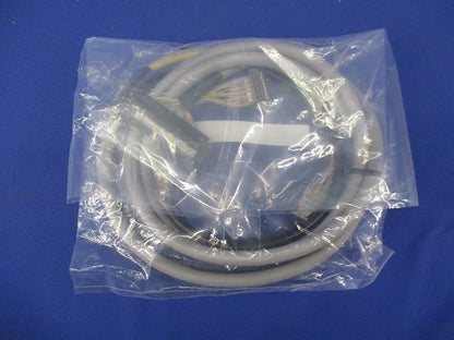 omron コネクタ端子台変換ユニット専用接続ケーブル XW2Z-200D
