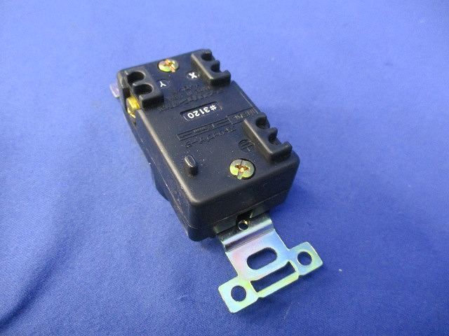 引掛形埋込コンセント(4個入) 3120