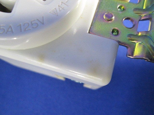 引掛埋込コンセント(5個入)ミルキーホワイト WF2315K