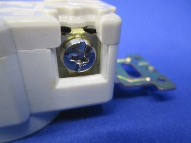 引掛埋込コンセント(5個入)ミルキーホワイト WF2315K