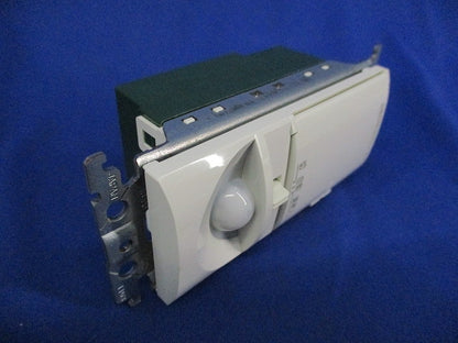 熱戦センサ付自動スイッチ(ホワイト)(潰れ・キズ・汚れ・破れ有) WTK1551