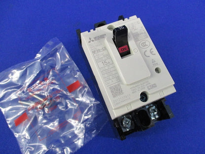 低圧遮断器 2P15A NF30-CS
