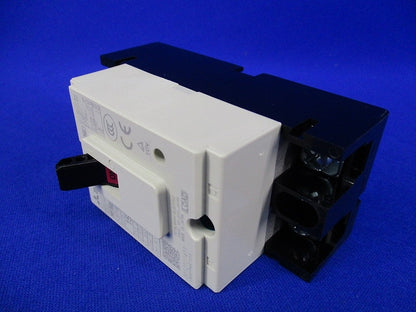 低圧遮断器 2P15A NF30-CS