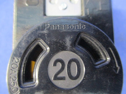 引掛埋込コンセントセット(混在4個入)(汚れ有) WF2520他