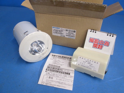 非常用ダウンライトφ100(15年製)(製造年確認の為開梱済) LDB31001
